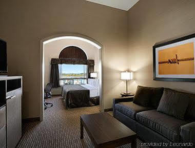 Ramada By Wyndham Conklin Hotel Exterior foto